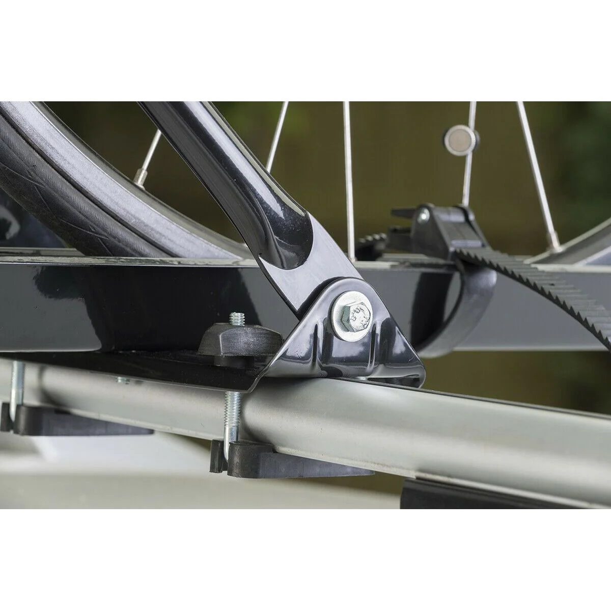 2x Car Roof Mounted Rack Bar Mounted Bike Cycle Carrier Upright Bike Carrier - Image 4