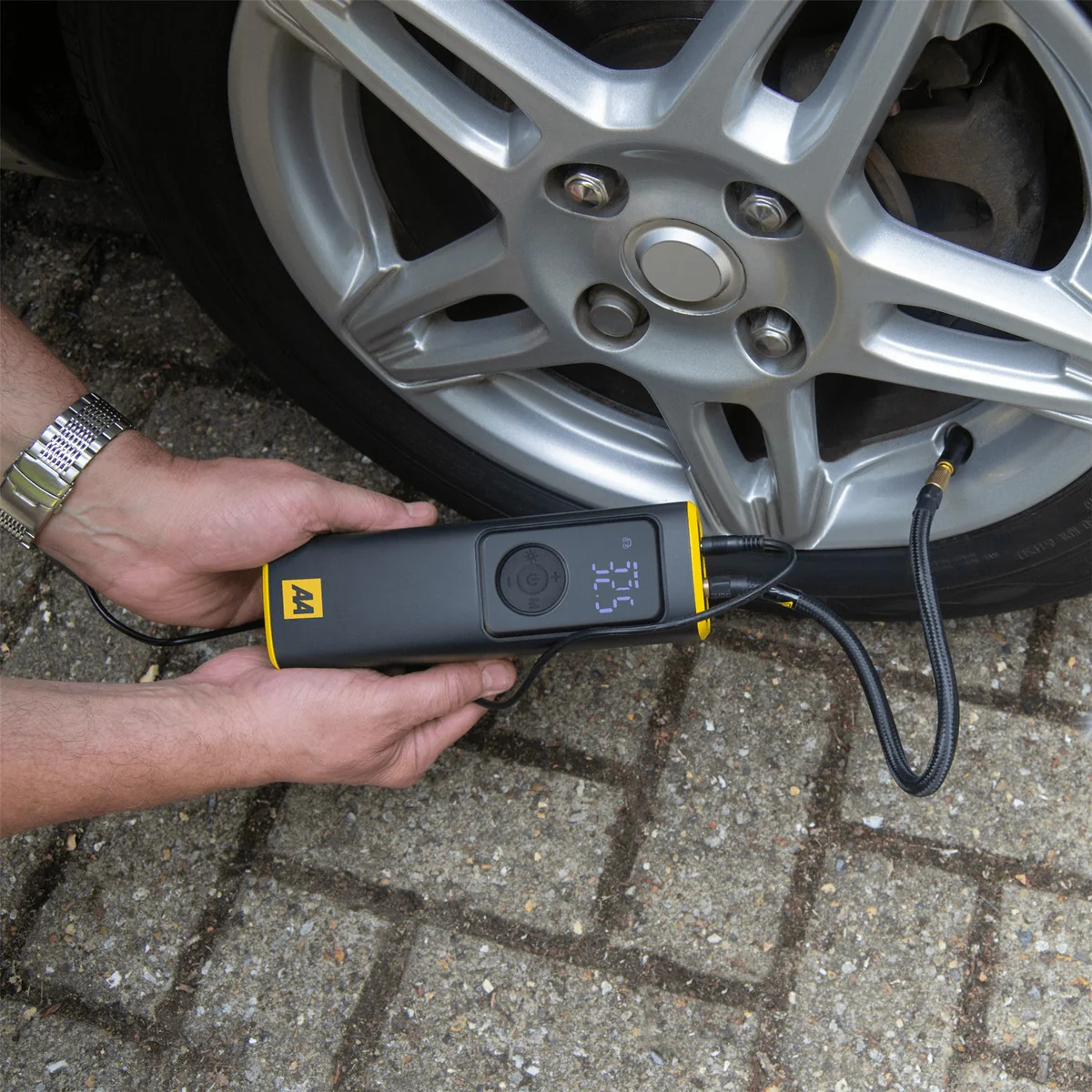 AA Rechargeable Tyre Inflator With Power Bank 12V USB - Image 4