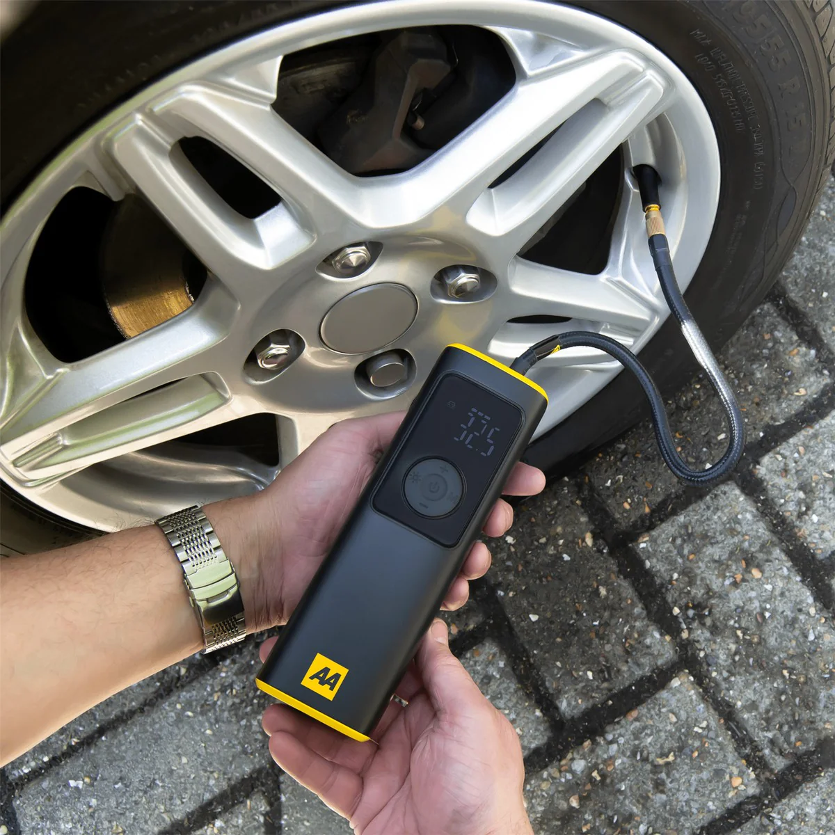 AA Rechargeable Tyre Inflator With Power Bank 12V USB - Image 9