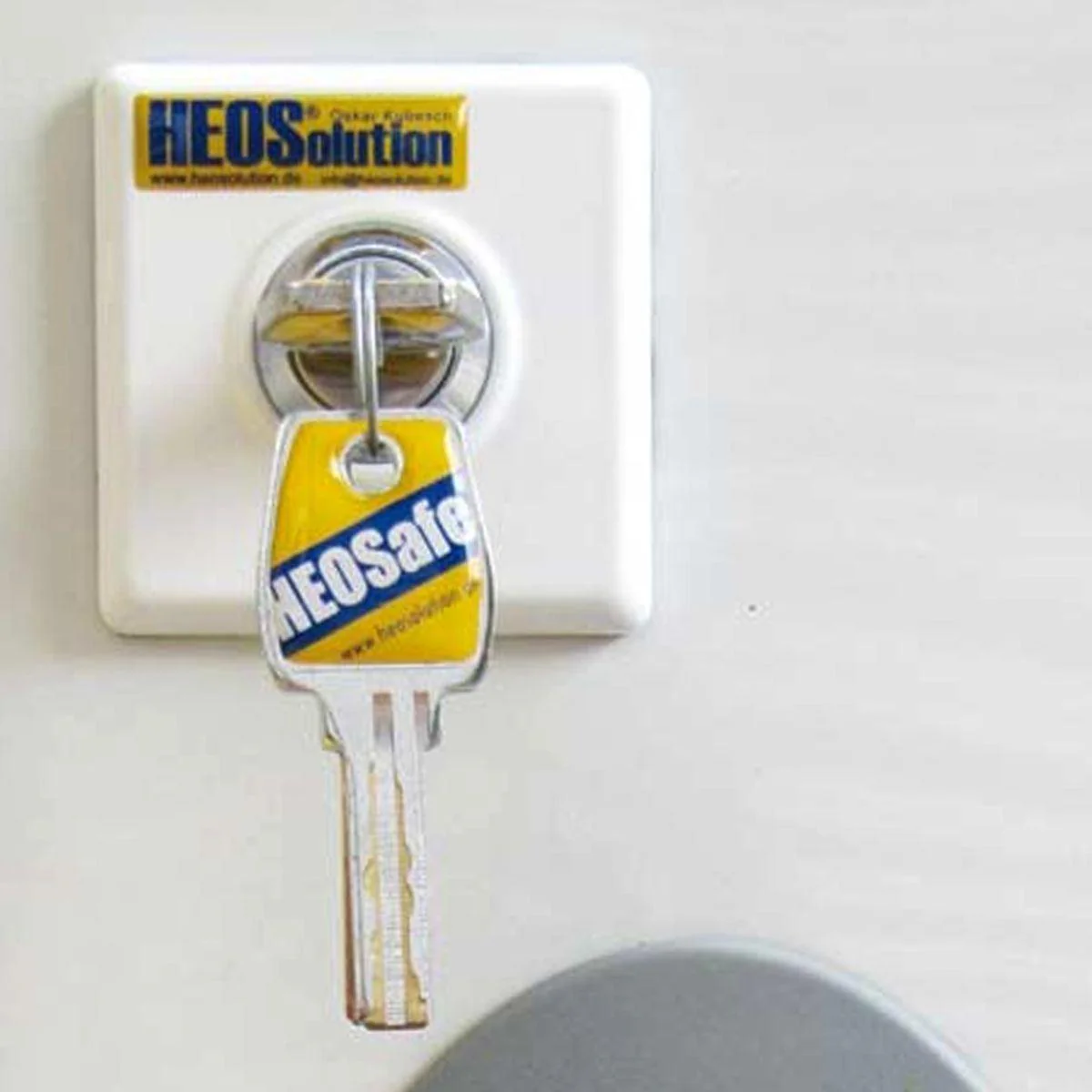 Abus Rear Caravan/Motorhome Door Lock: High Security Solution - Image 3