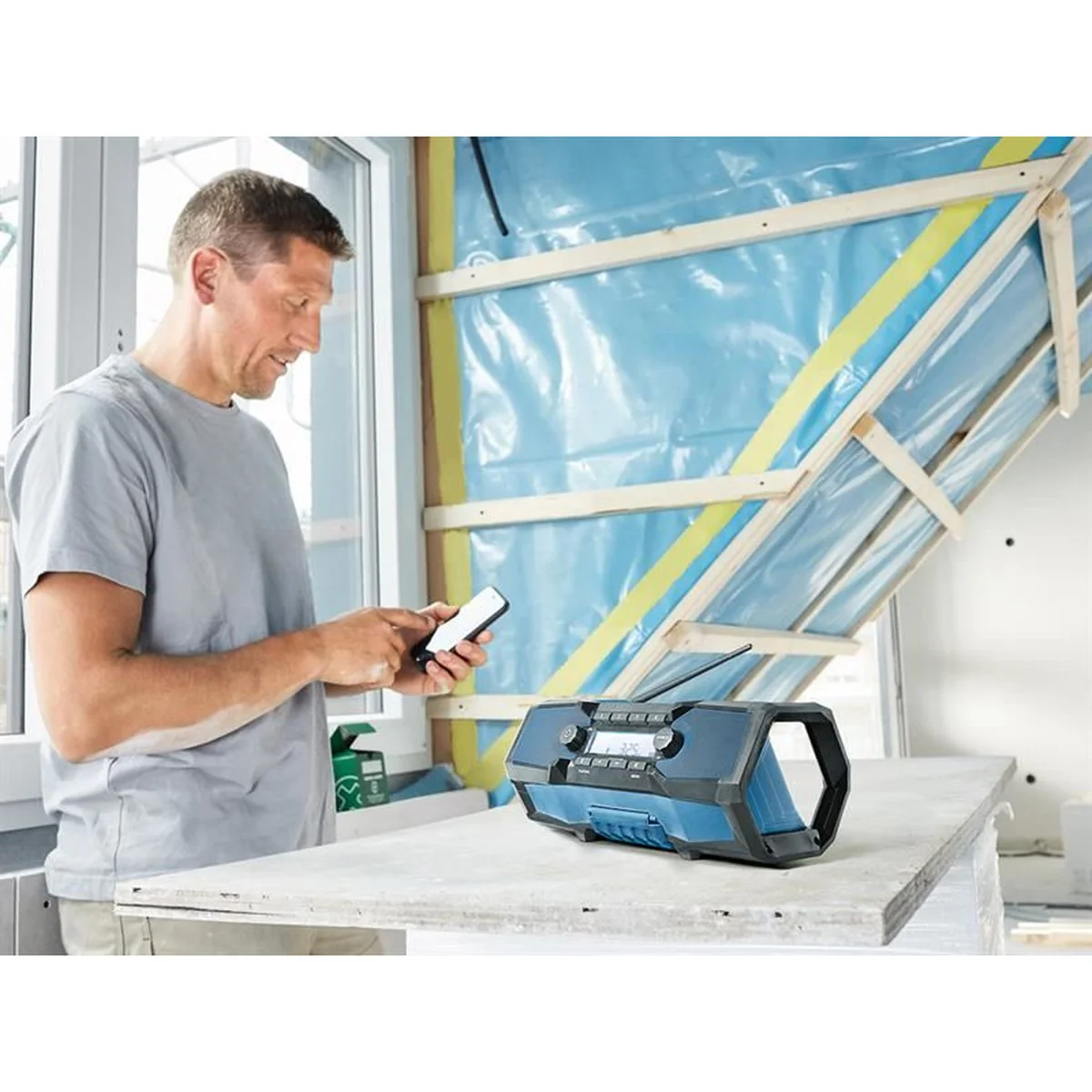 Bosch GPB 18V-2 C Professional Bluetooth Radio 240V & Li-ion Bare Unit - Image 3