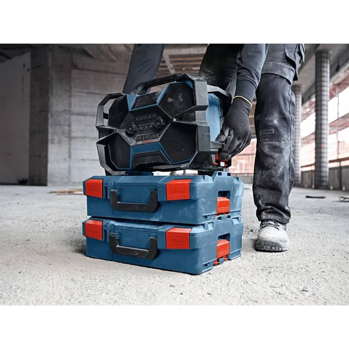 Bosch GPB 18VH-6 SRC Professional Radio 240V & Li-ion Bare Unit - Image 4