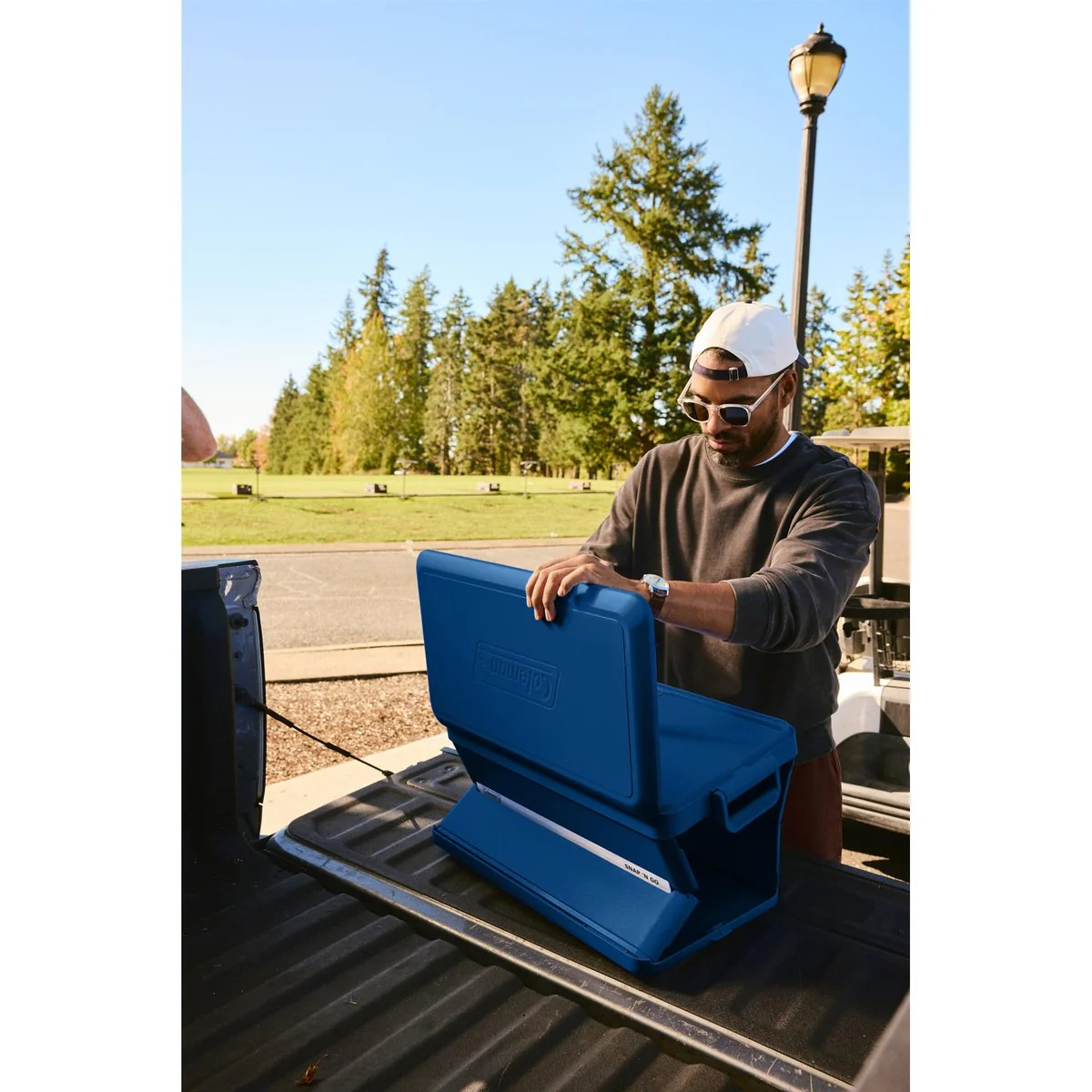 Coleman Snap N Go Blue Sapphire 35QT Collapsible Cooler Coolbox - Image 15