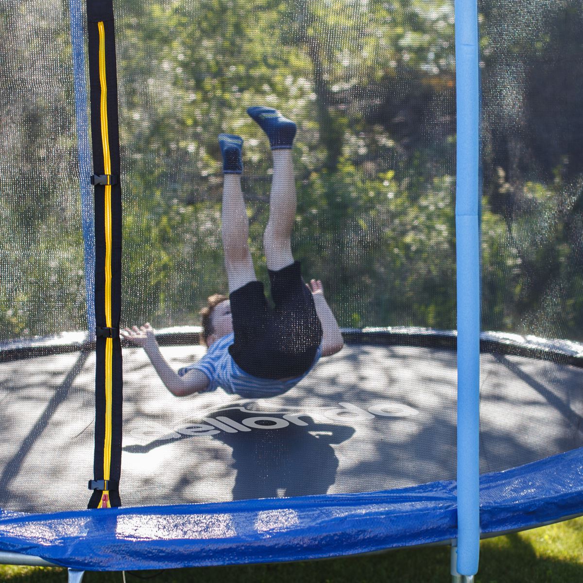 Dellonda 10ft Heavy-Duty Outdoor Trampoline with Safety Enclosure Net - Image 5