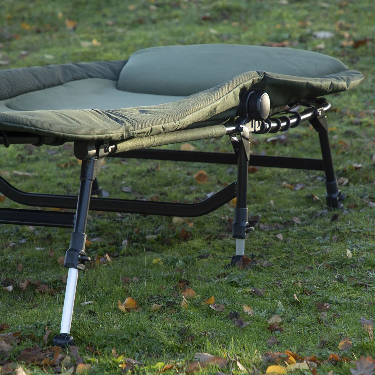Dellonda Adjustable Bedchair with Fleece Mattress & Pillow DL77 - Image 6