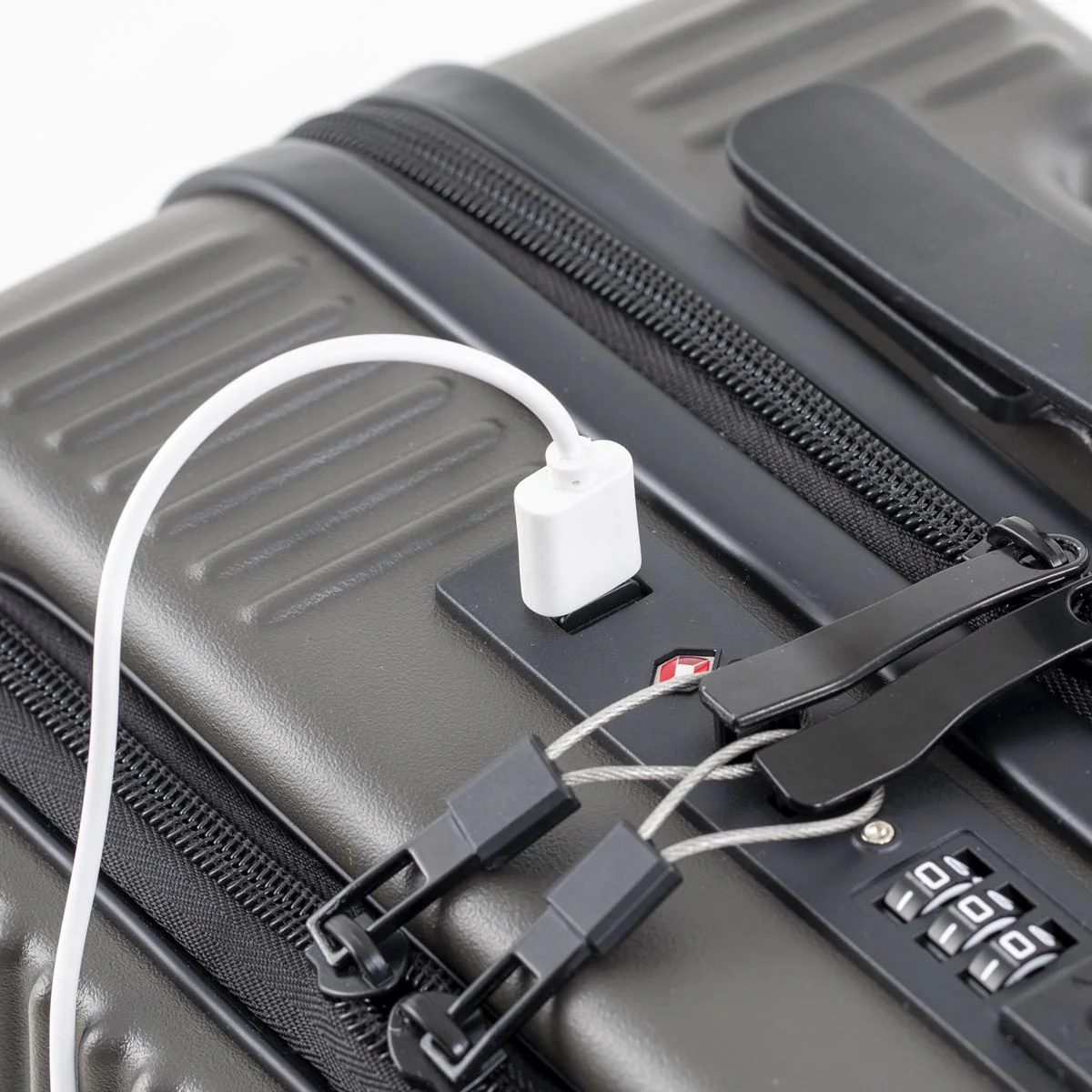 Dellonda Cabin Size Luggage with Laptop Compartments & Dual TSA Lock 20" - Image 11