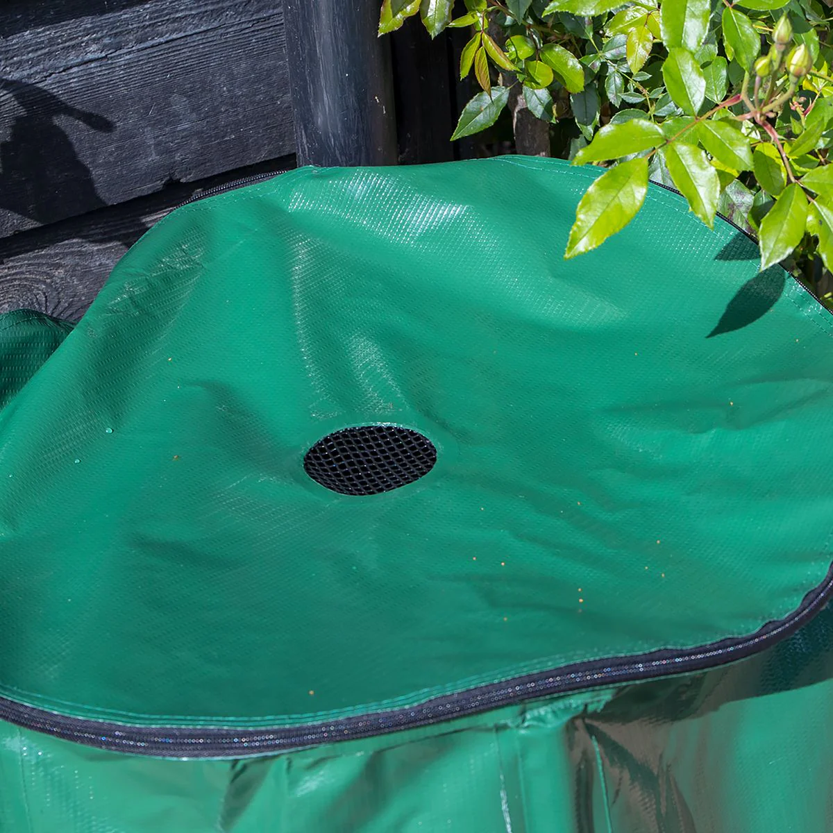 Dellonda Collapsible PVC Garden Water Butt with Zipped Lid & Drain Tap 250L - Image 17