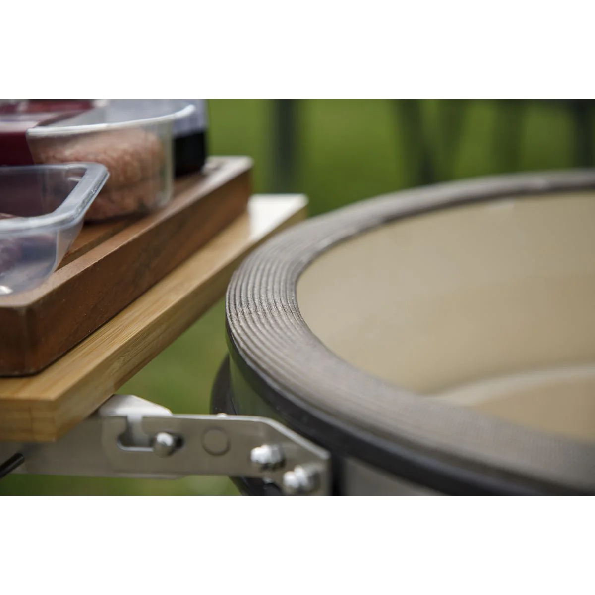 Dellonda Deluxe 22"(56cm) Ceramic Kamado Style BBQ with Wheeled Stand - Image 15