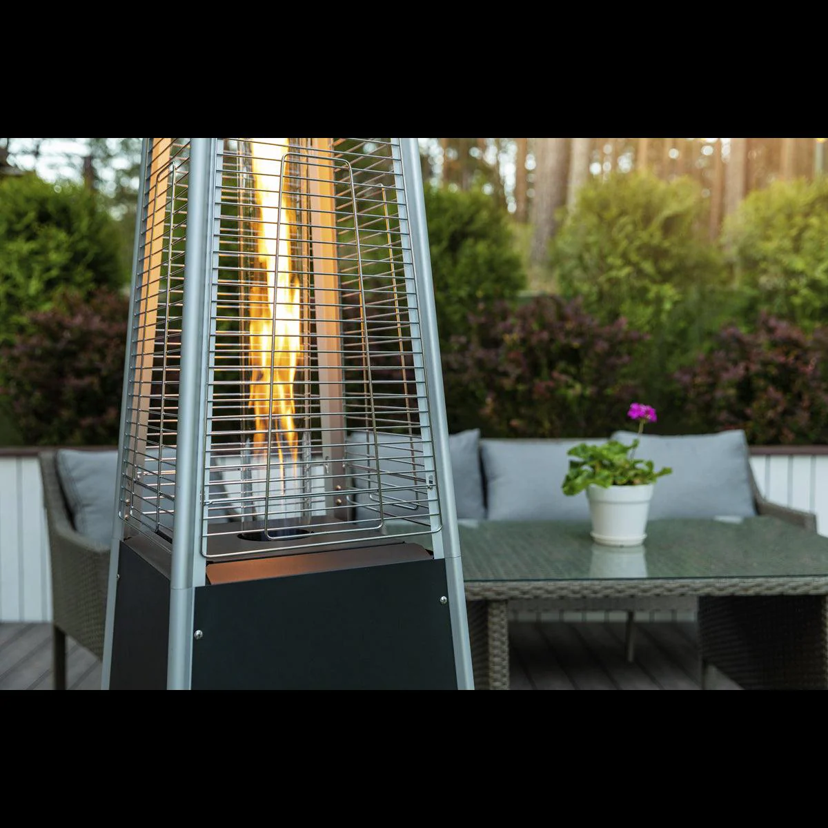 Dellonda Pyramid Gas Outdoor Garden Patio Heater 13kW Commercial & Home Use - Image 4