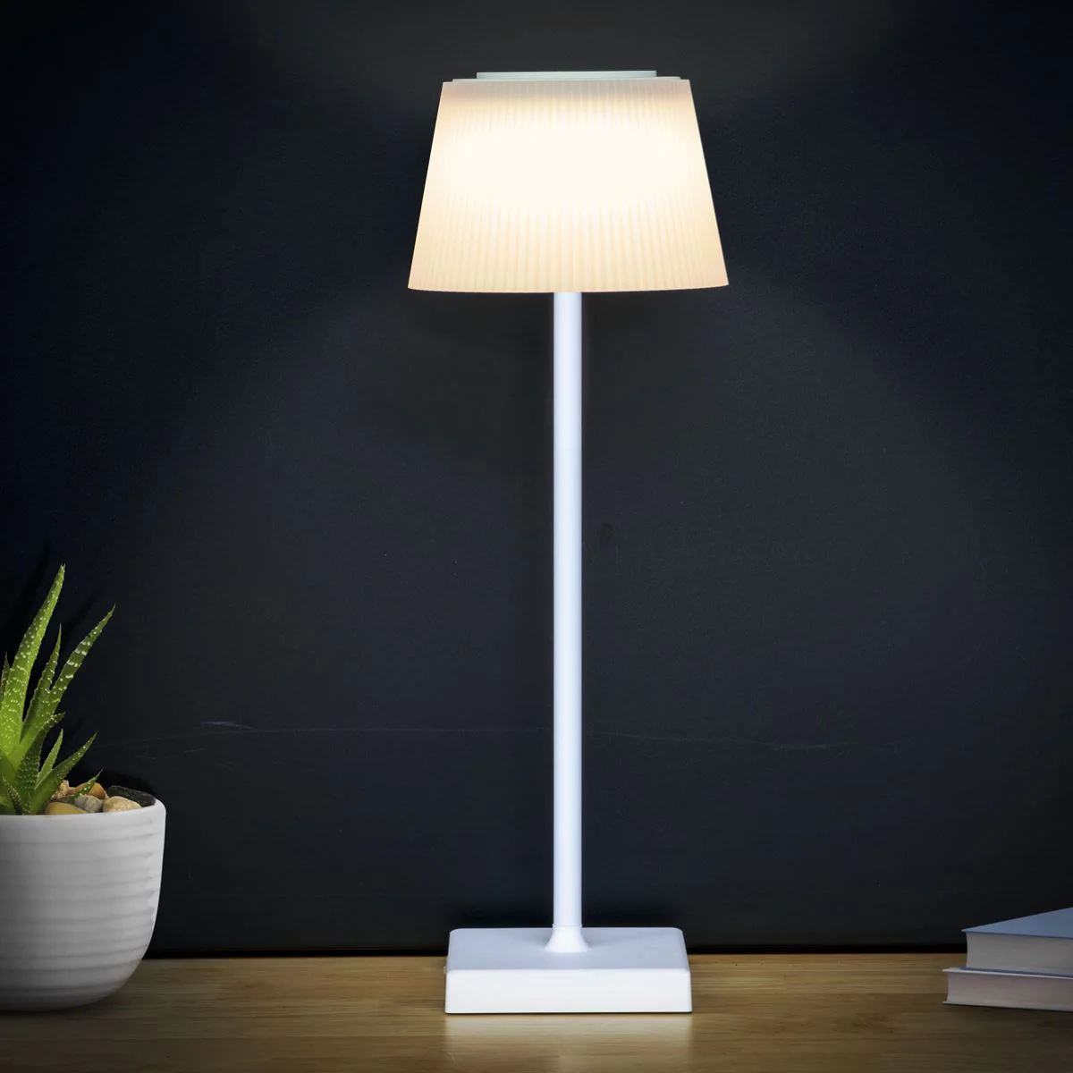 Dellonda Rechargeable Table Lamp for Home Office Restaurant RGB Colours - Image 9