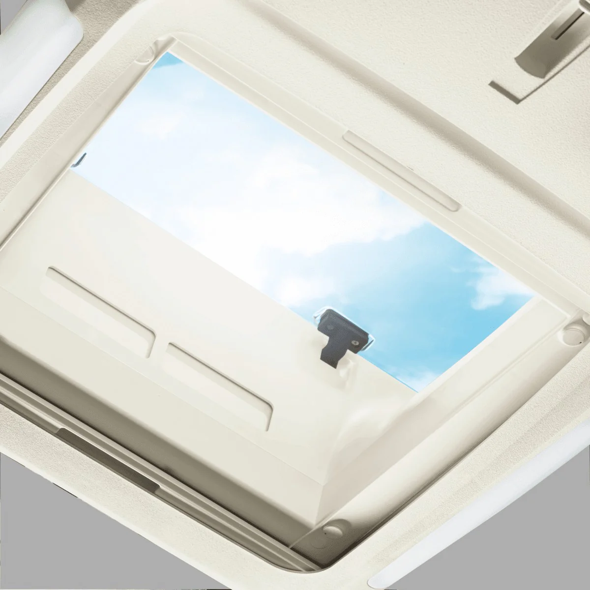 Dometic Freshlight 2200 Roof Mount Air Conditioner - Image 3