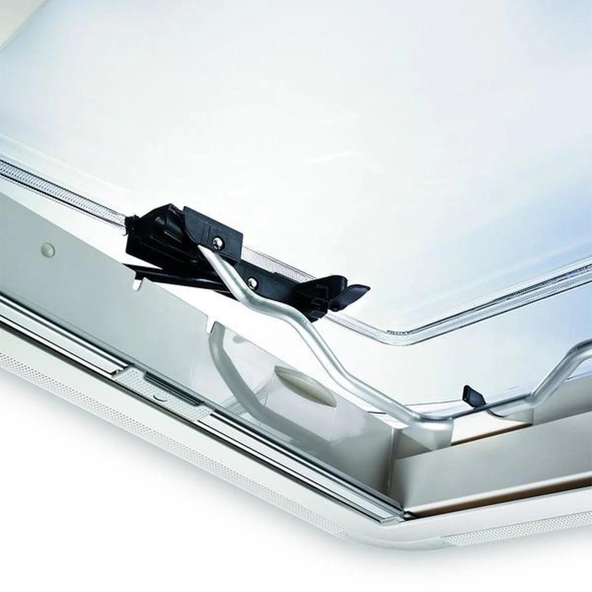 Dometic Heki 2 Roof Window with Blind Flyscreen & Forced Vent 1080x790 - Image 7