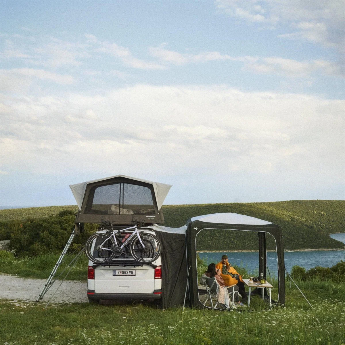 Dometic HUB 1.0 VW Connection Tunnel Modular Shelter - Image 3