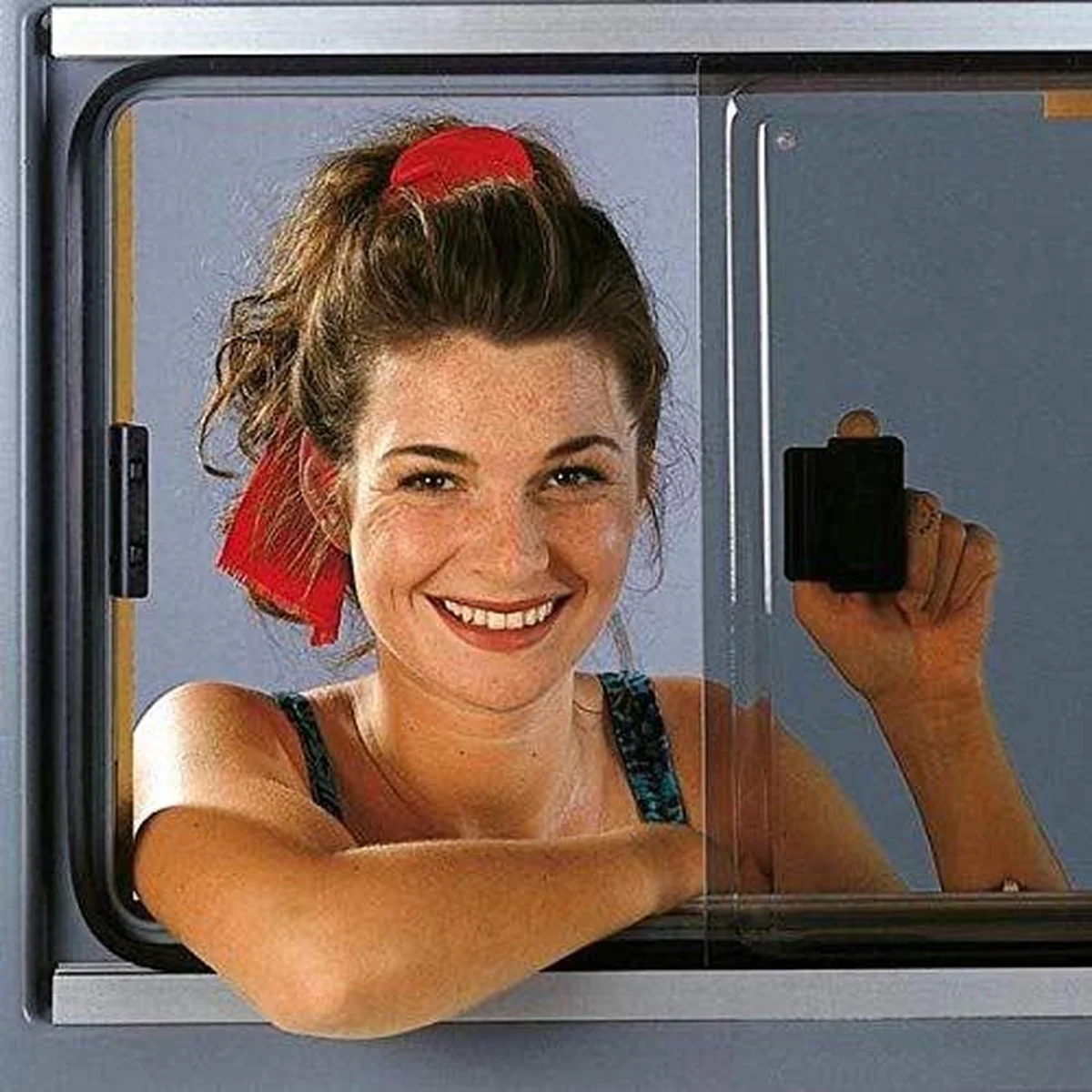 Dometic Seitz window 700x550 9104100157 - Image 4