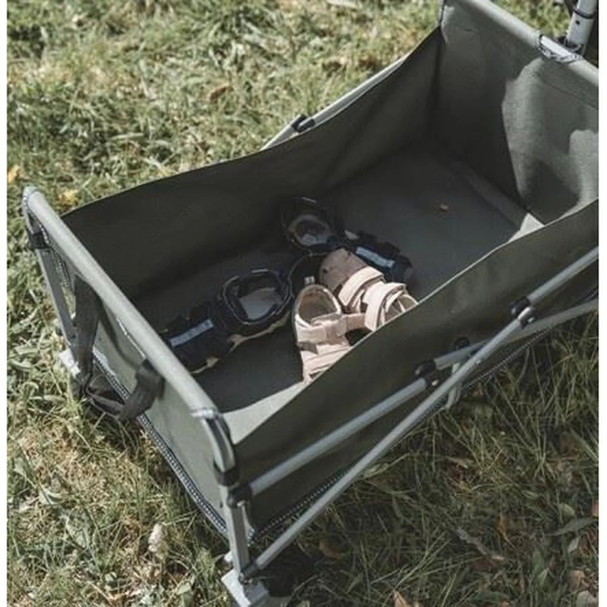 Easy Camp Hornbeam Transporter Pull Along Camping Trolley 58L 60KG - Image 3