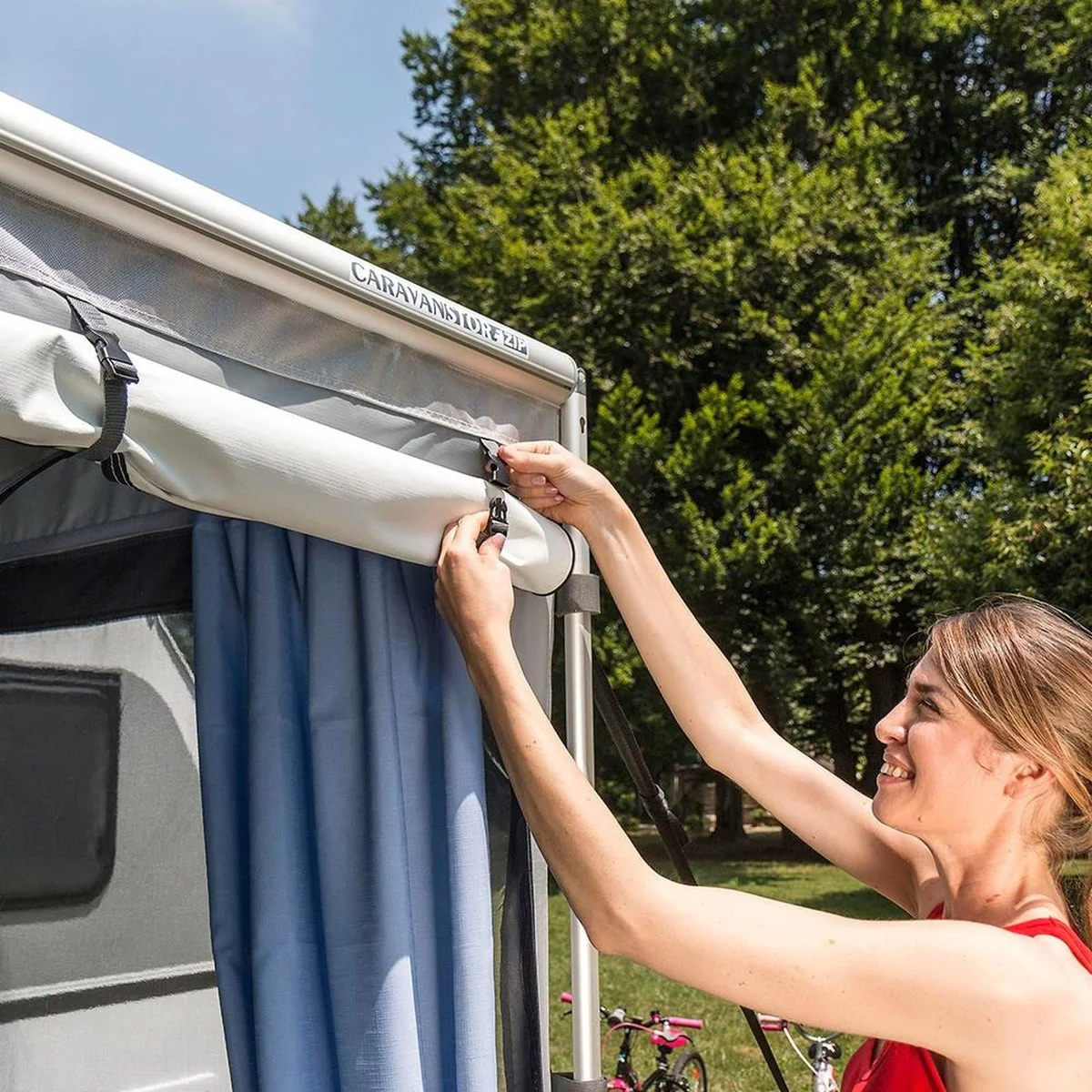 Fiamma Caravanstore Zip Top XL 550 Royal Blue Fabric (06771L02Q) Manual Awning Rail - Image 2