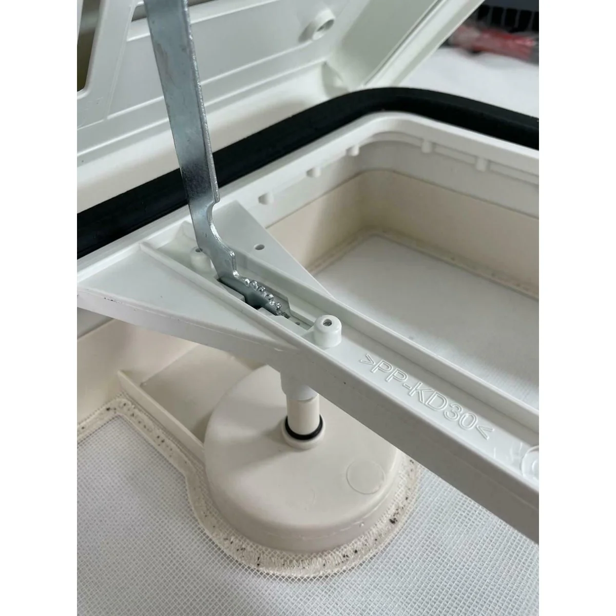Fiamma Roof Vent White Sky Light 400 X 400mm Flynet Caravan Motorhome 04328B01 04328B01- - Image 4