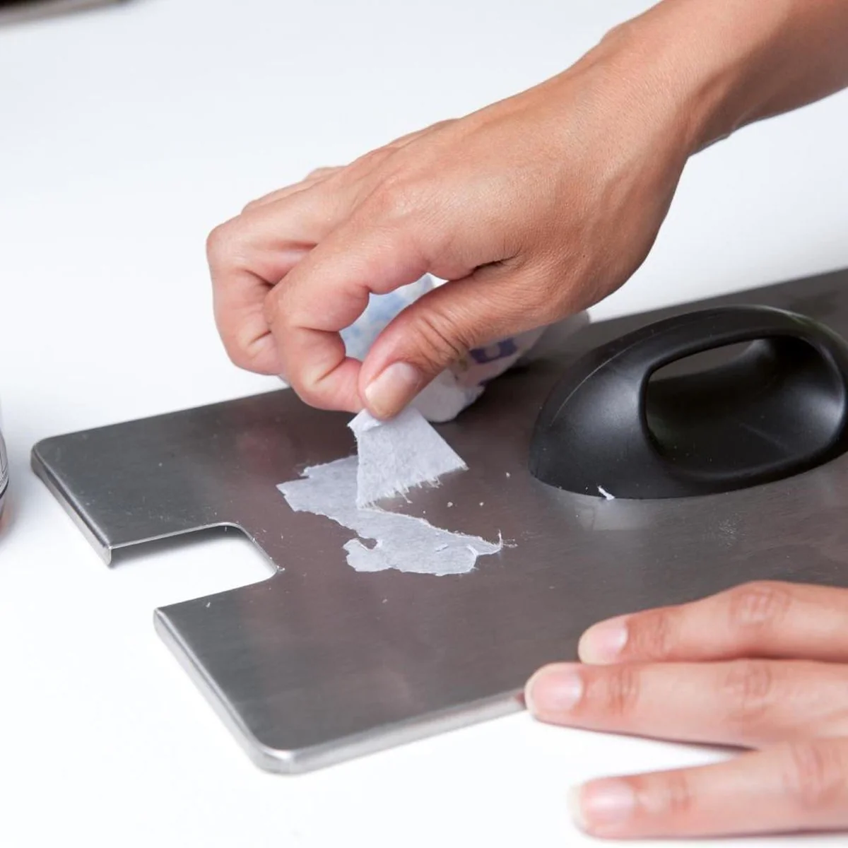 HG Sticker Remover - 300ml Bottle - Image 2