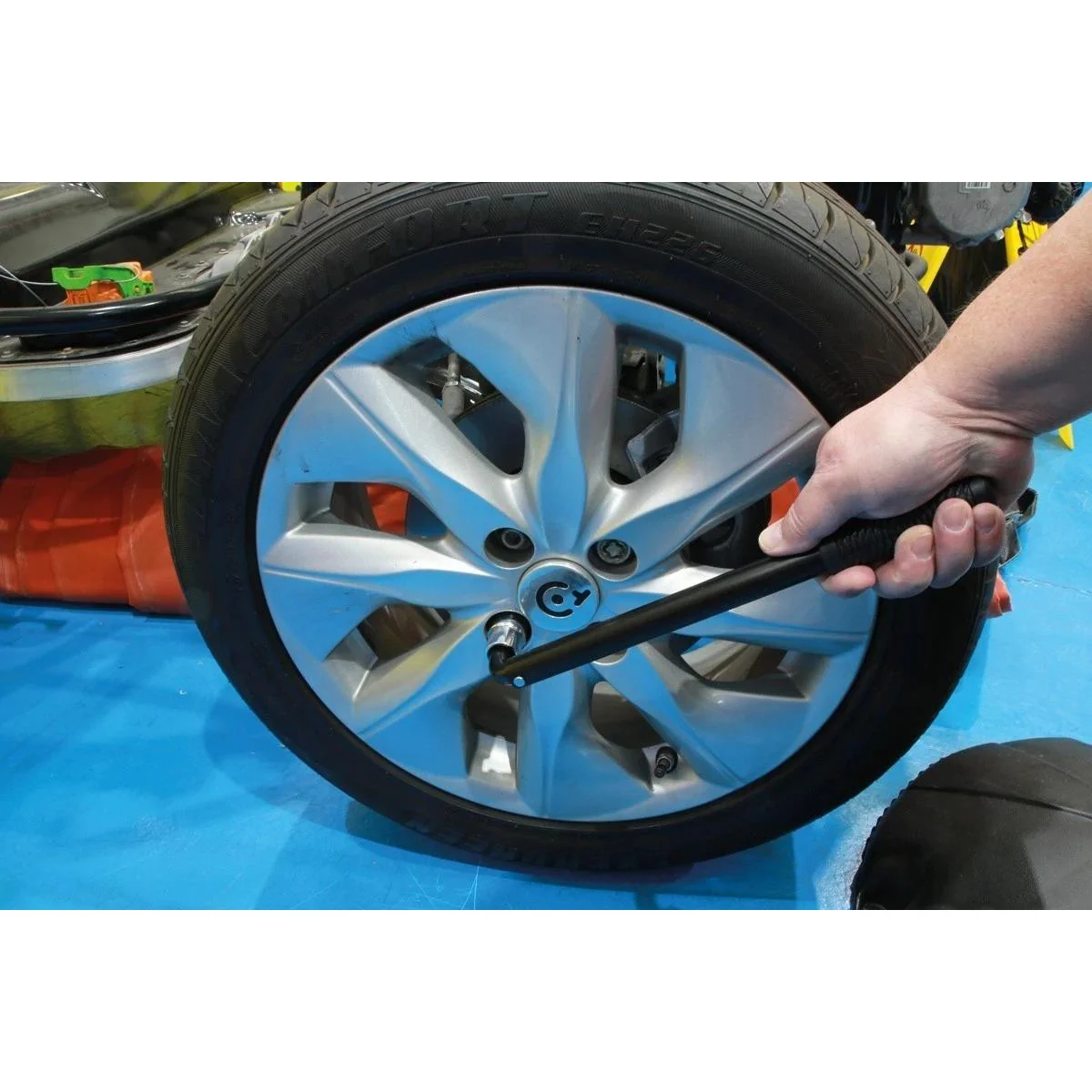 Laser Tools 9176 Pre-Set Torque Wrench with 17/19mm Flip Socket - Image 5