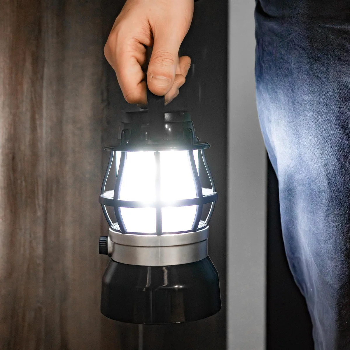 Leisurewize Camping Lantern with Realistic Flame LED Effect - Image 7