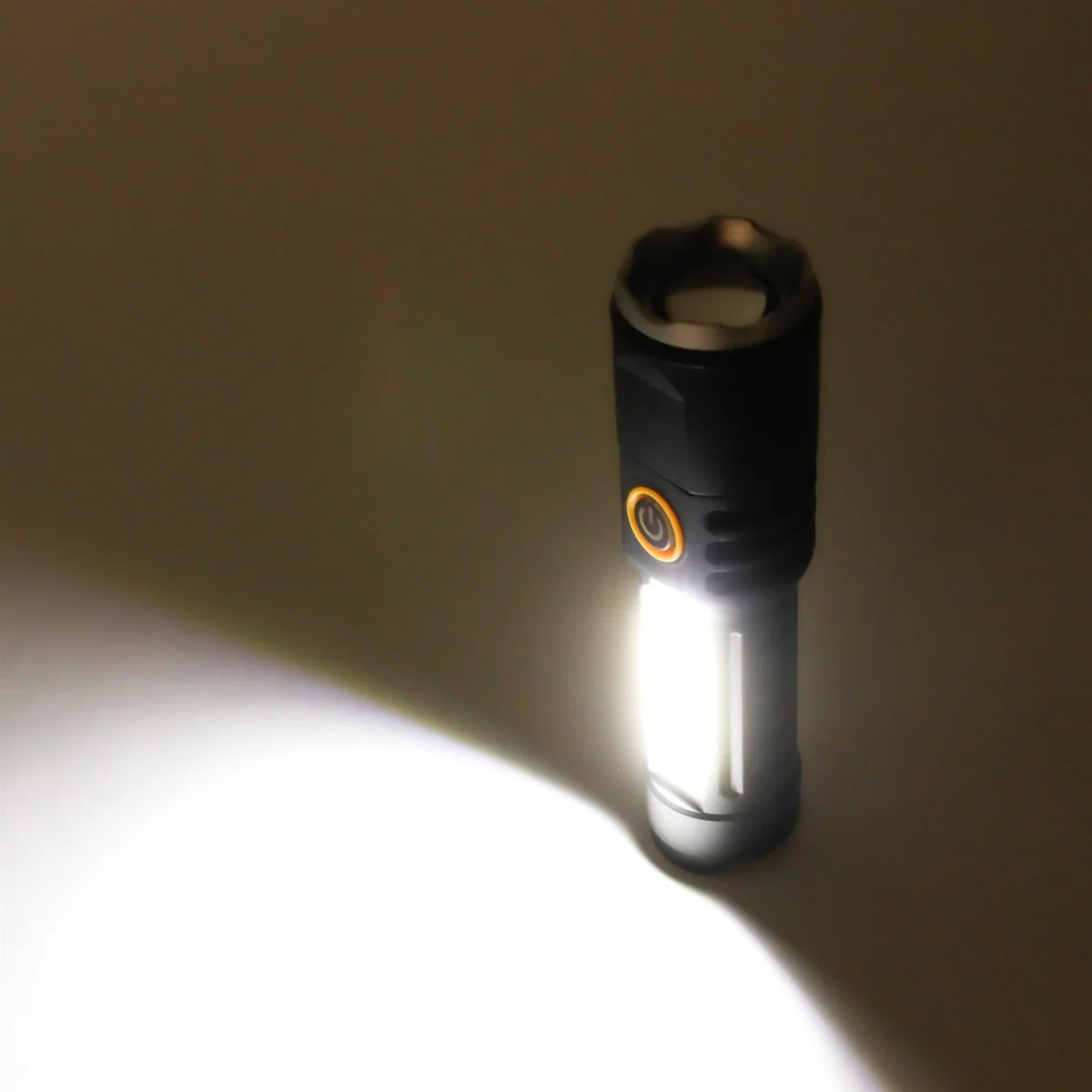 Lesiurewize Rechargeable Adjustable Beam LED Torch - Image 4