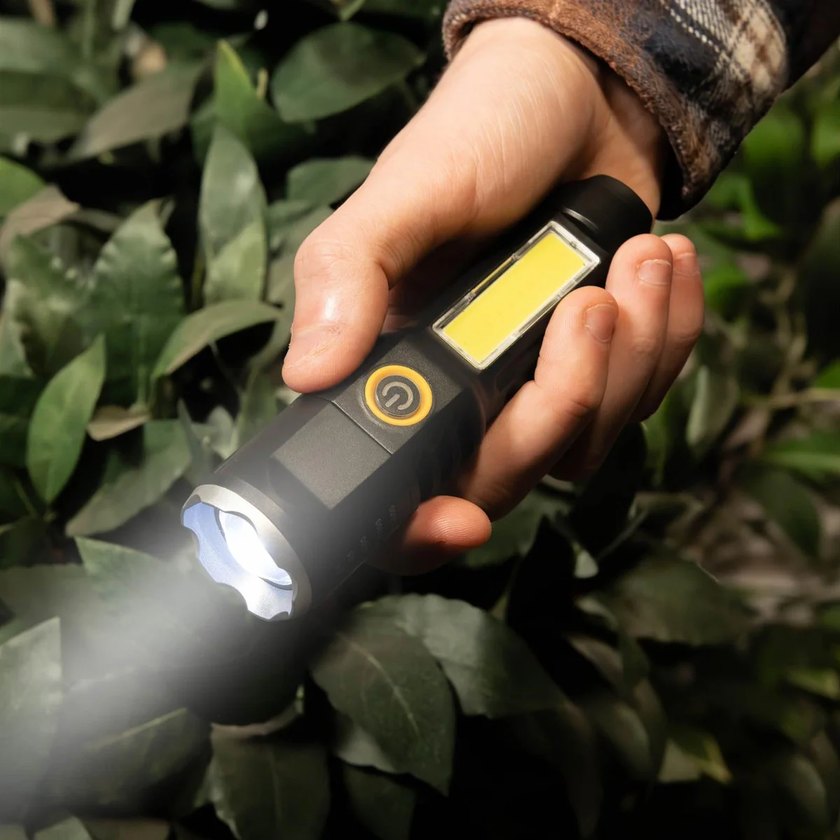 Lesiurewize Rechargeable Adjustable Beam LED Torch - Image 5
