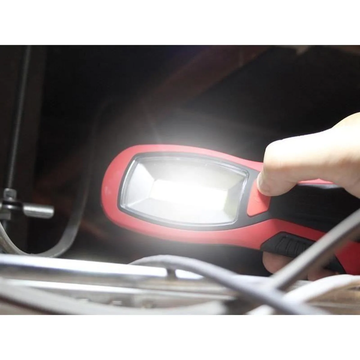Lighthouse 2 Function LED Hand Lamp 200 lumens - Image 3