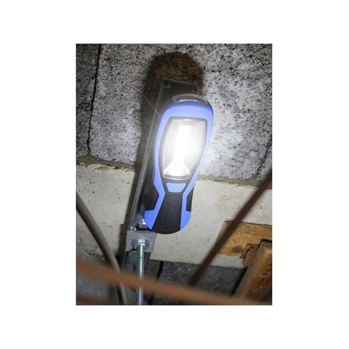 Lighthouse 2 Function LED Hand Lamp 200 lumens - Image 4