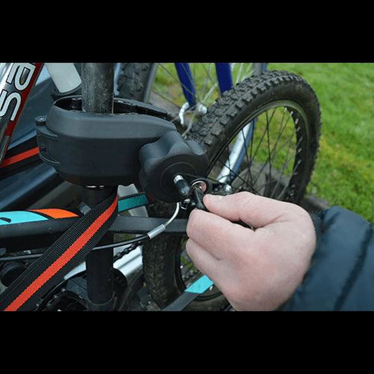 M-Way Towball Mounted Car Rear Tow Bar Cycle Holder 2 Bike Carriers with Electrics - Image 9