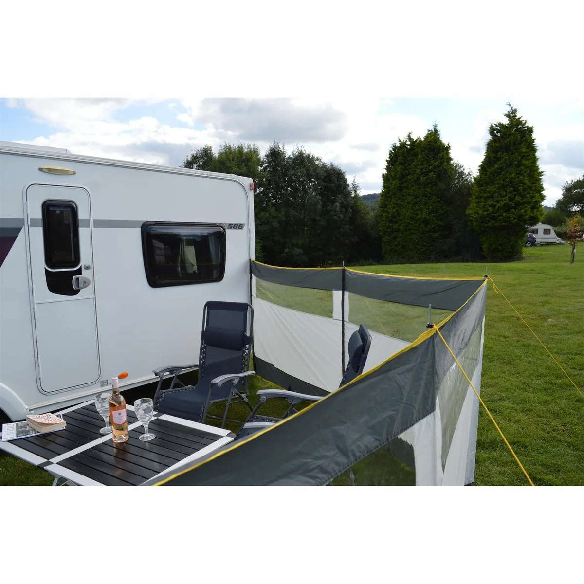 Maypole 5 Panel Steel Poled PVC Windbreak 800cm - Image 5
