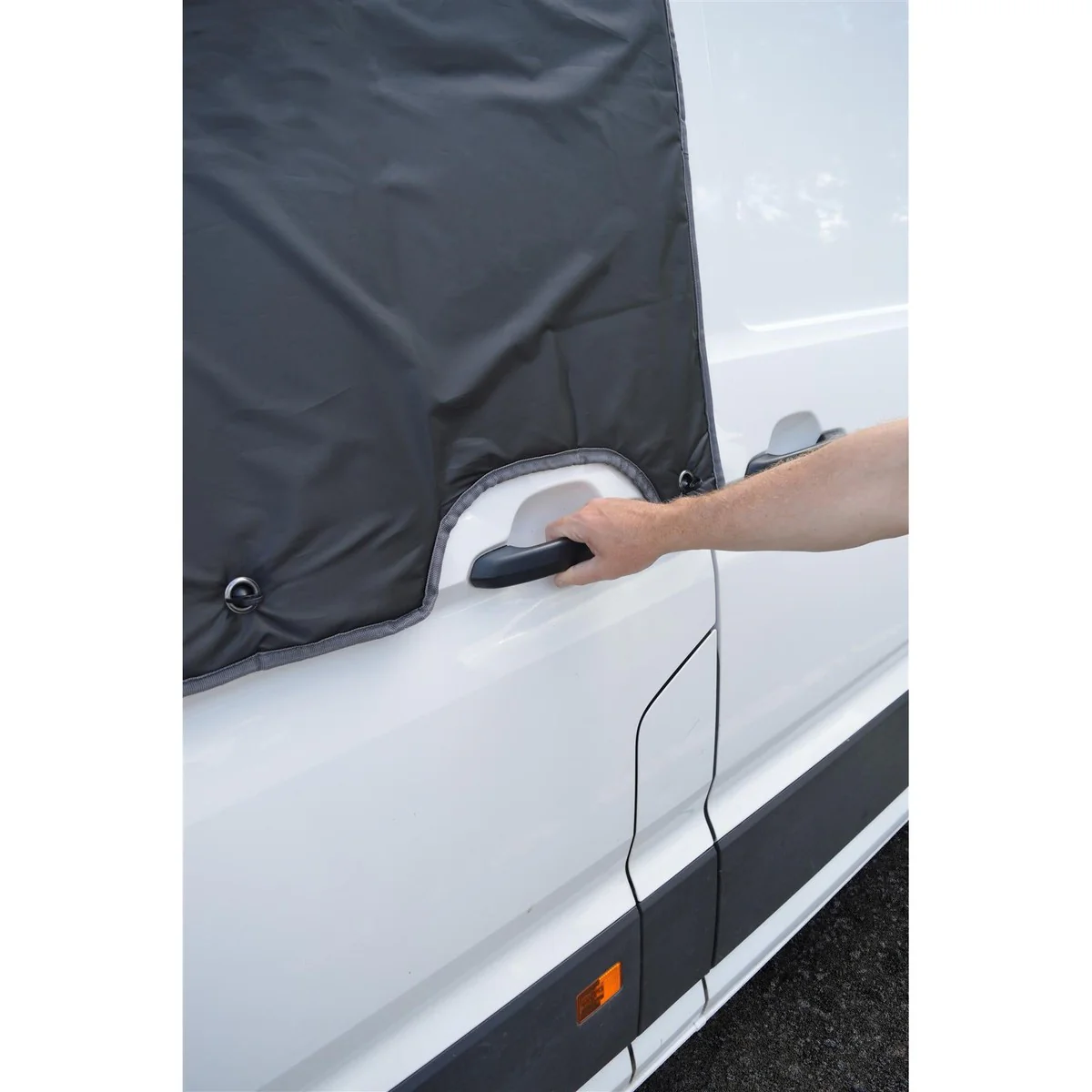 Maypole External Blackout Screen for Volkswagen Crafter - Image 3