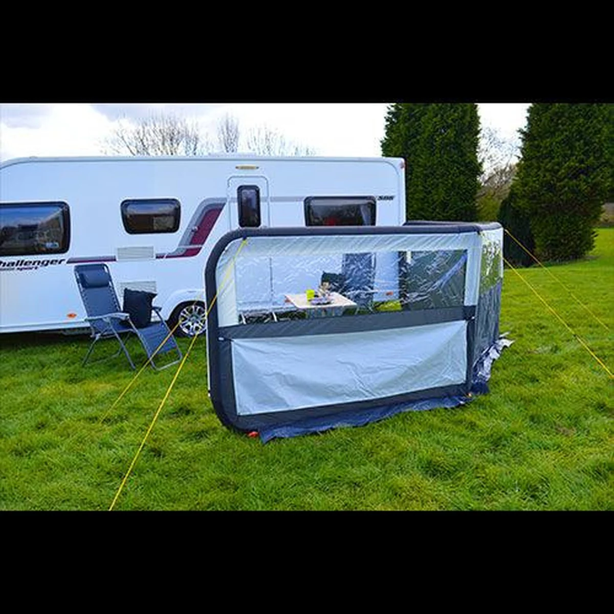 Maypole 3 Panel Inflatable Windbreak 600cm - Image 8
