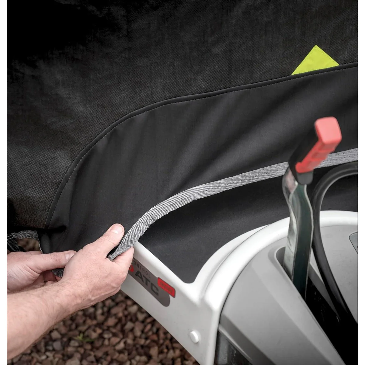 Maypole Universal Caravan Front Towing Cover Large (245cm - 275cm) - Image 5