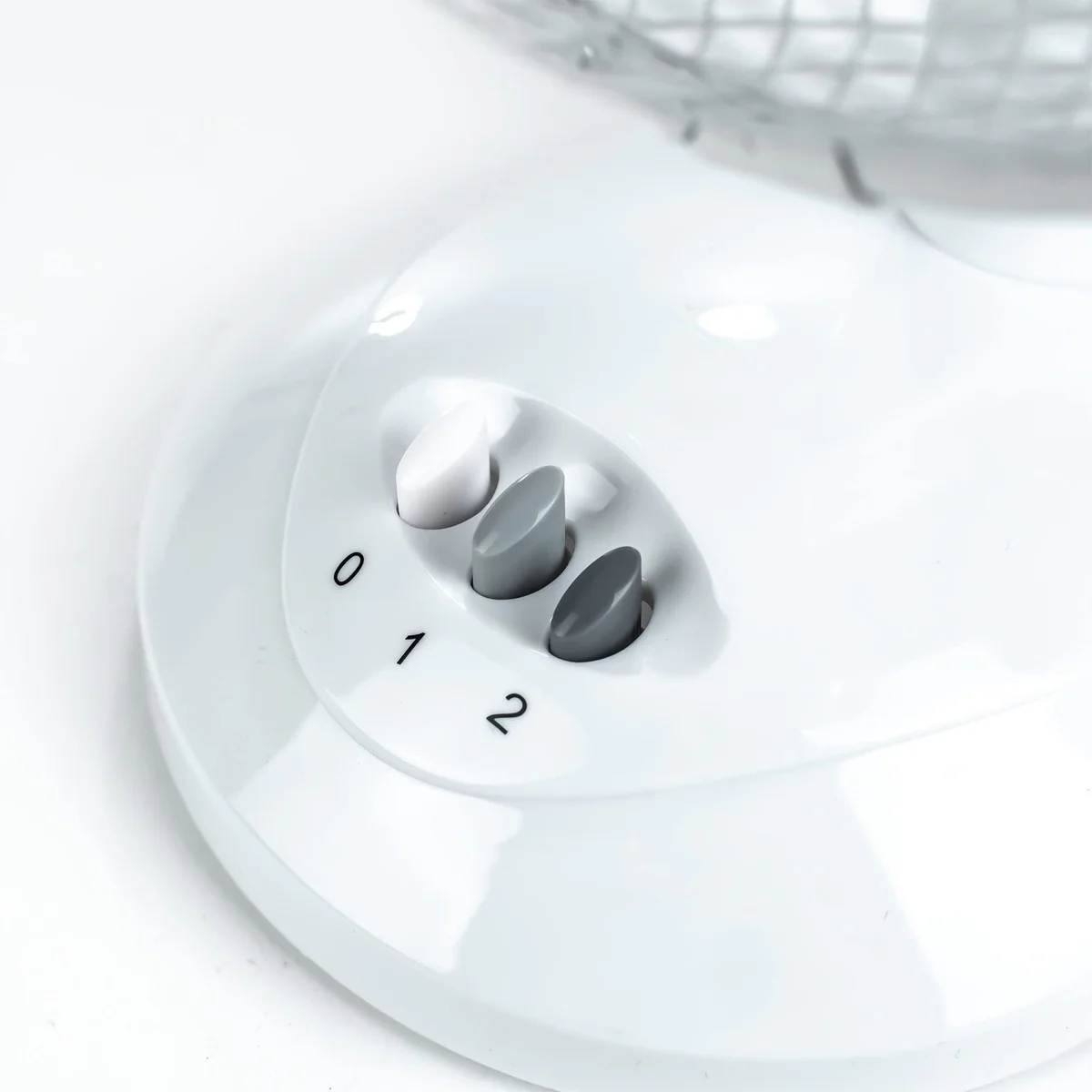 MDS1203 Status 9 White Desk Fan S9DESKFAN1PKB - Image 6