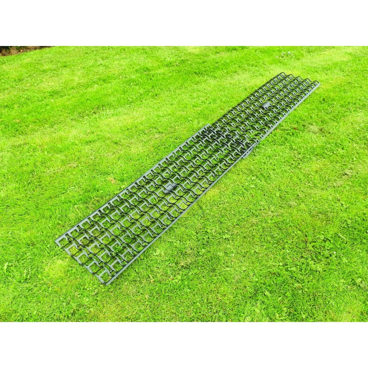 Milenco Giant Lattice Grip Mat Pair - Image 2