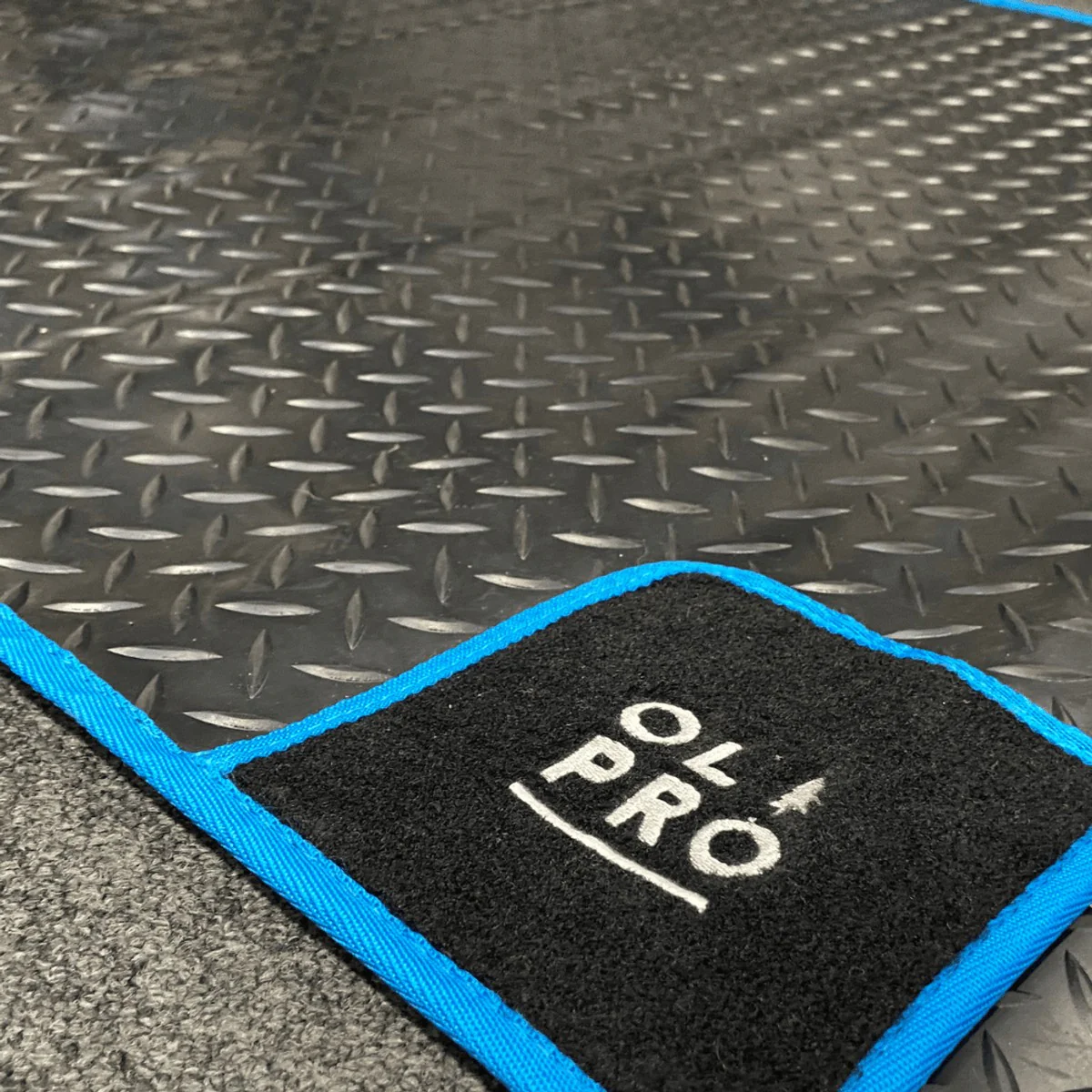 Olpro Awning Tunnel Mat 1500mm x 800mm Black Rubber checker board with Blue Edge Trim - Image 2