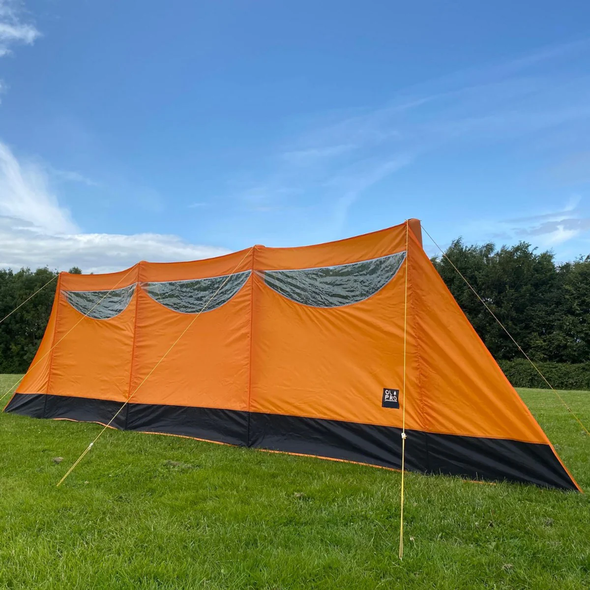 Olpro Inflatable 5.7m Wide Windbreak - Image 4