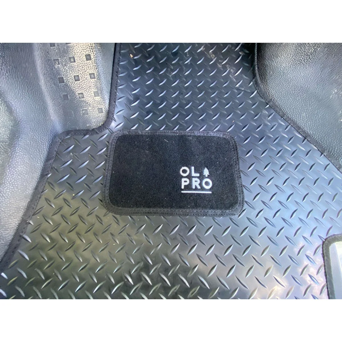 Olpro Volkswagen T5 2003 – 2015 Front No Walkthrough RUBBER ( OLPRO LOGO ON KICK PAD) - Image 3