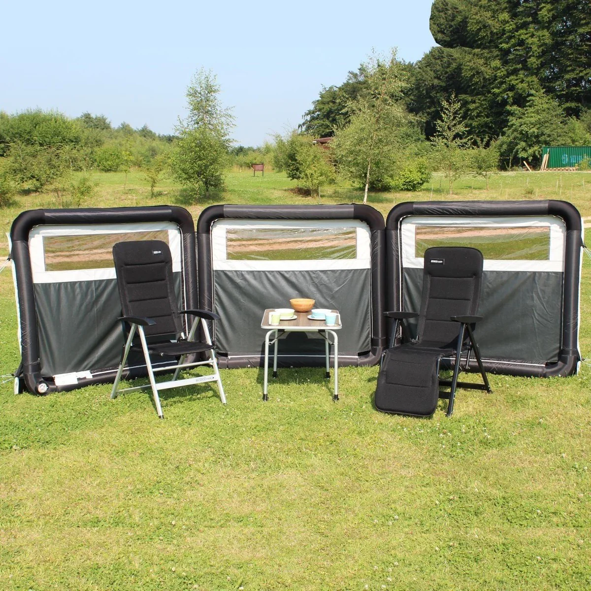 Outdoor Revolution Oxygen Pro 3 Inflatable Modular Windbreak - 500cm x 140cm - Image 2