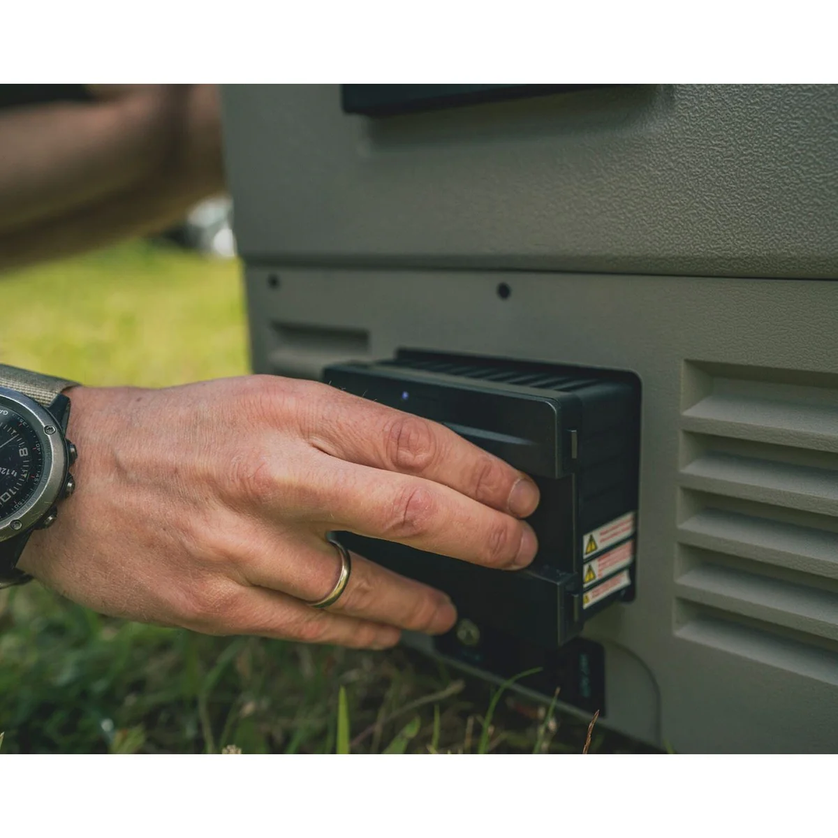 Outwell Arctic Frost 55 Coolbox Black & Grey - Image 6