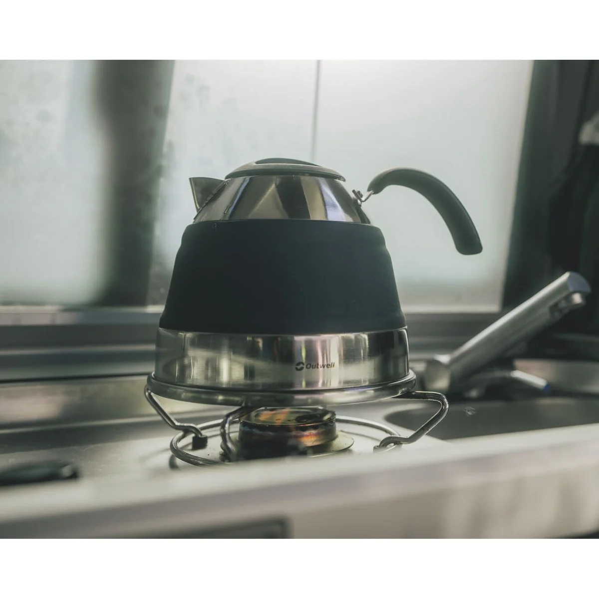 Outwell Collaps Kettle 1.5L Grey Mist Collapsible Camping Kettle - Image 2