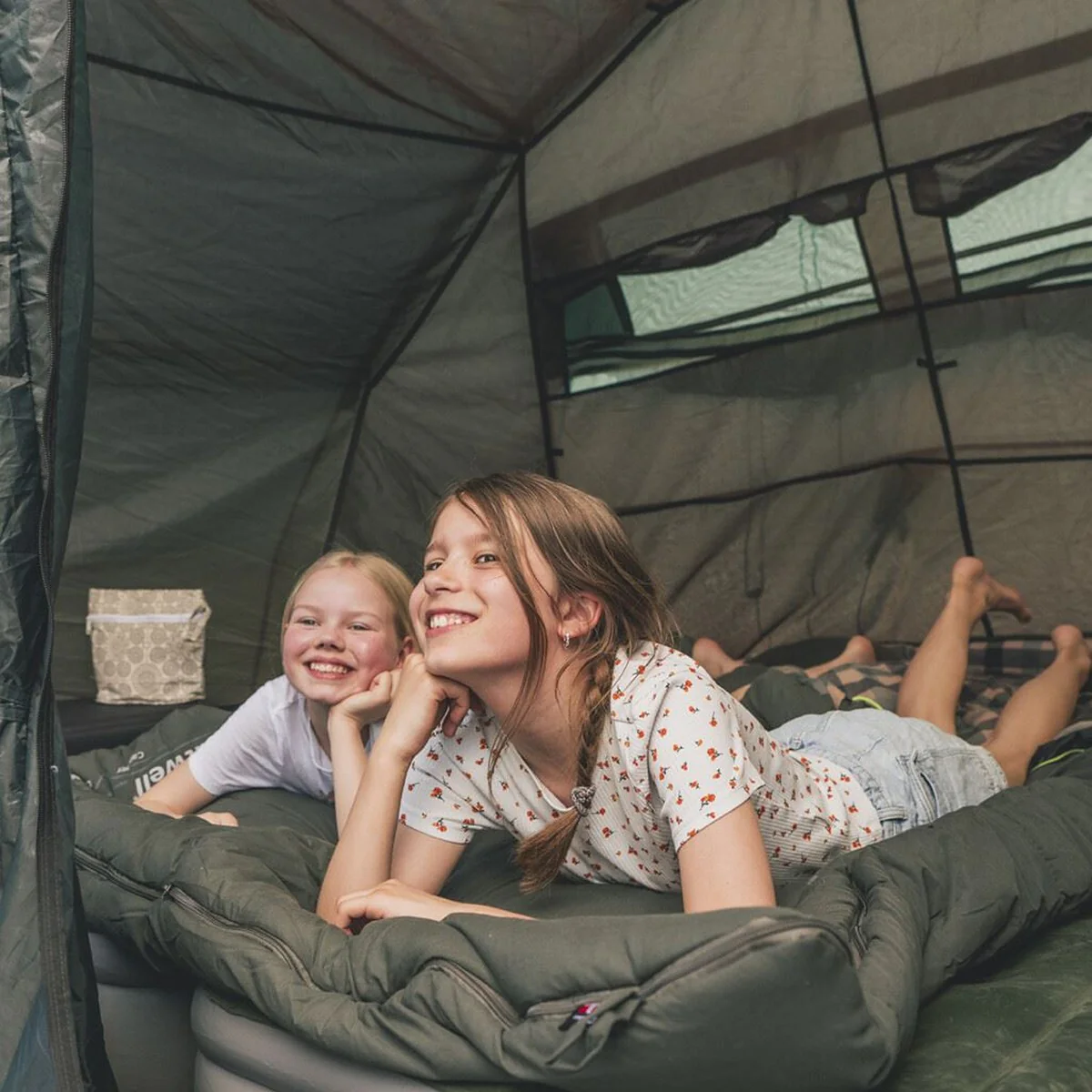 Outwell Denver 5 5 Berth Three Room Tunnel Tent - Image 4