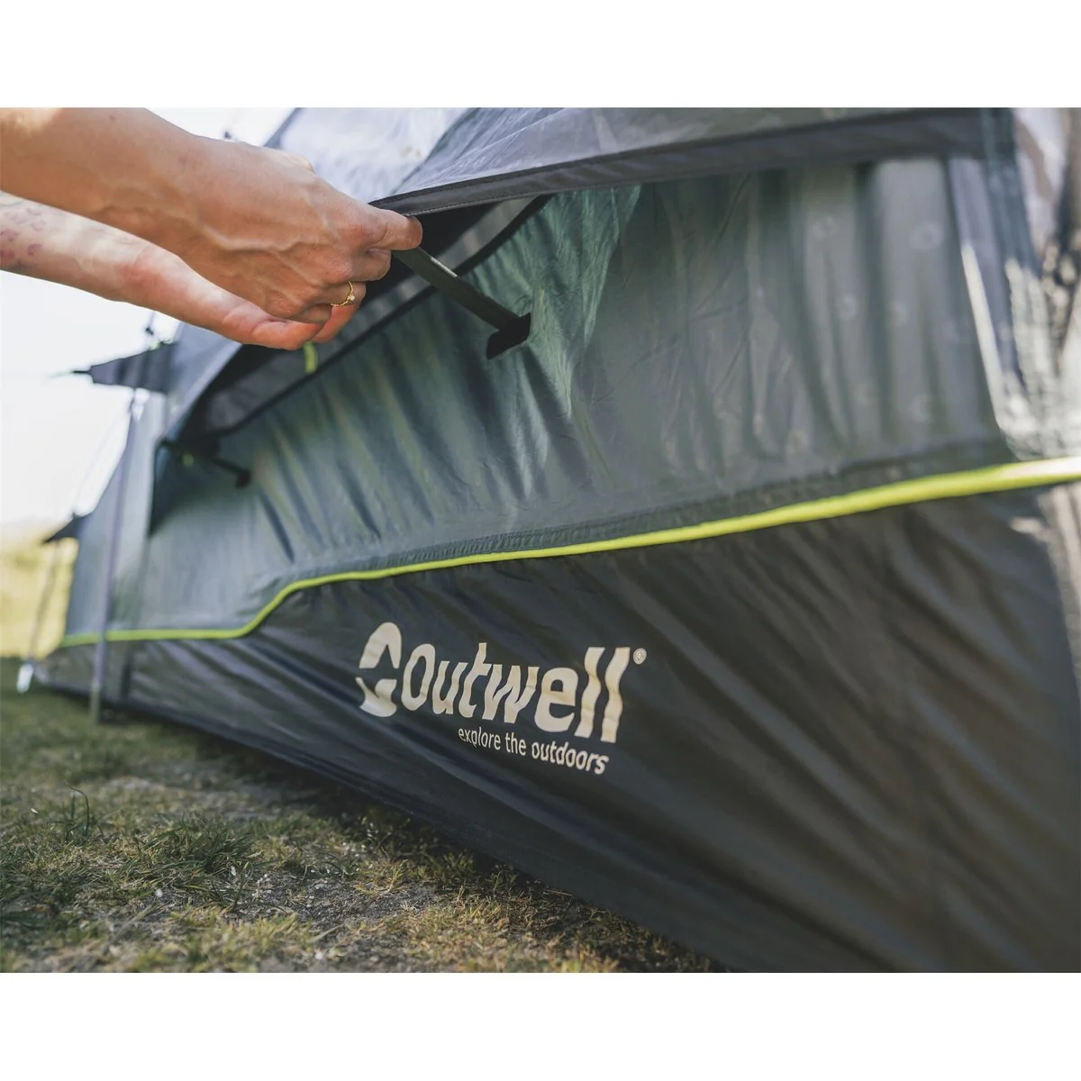 Outwell Sky 4 Pole Blue 4 Person Tent - Image 3