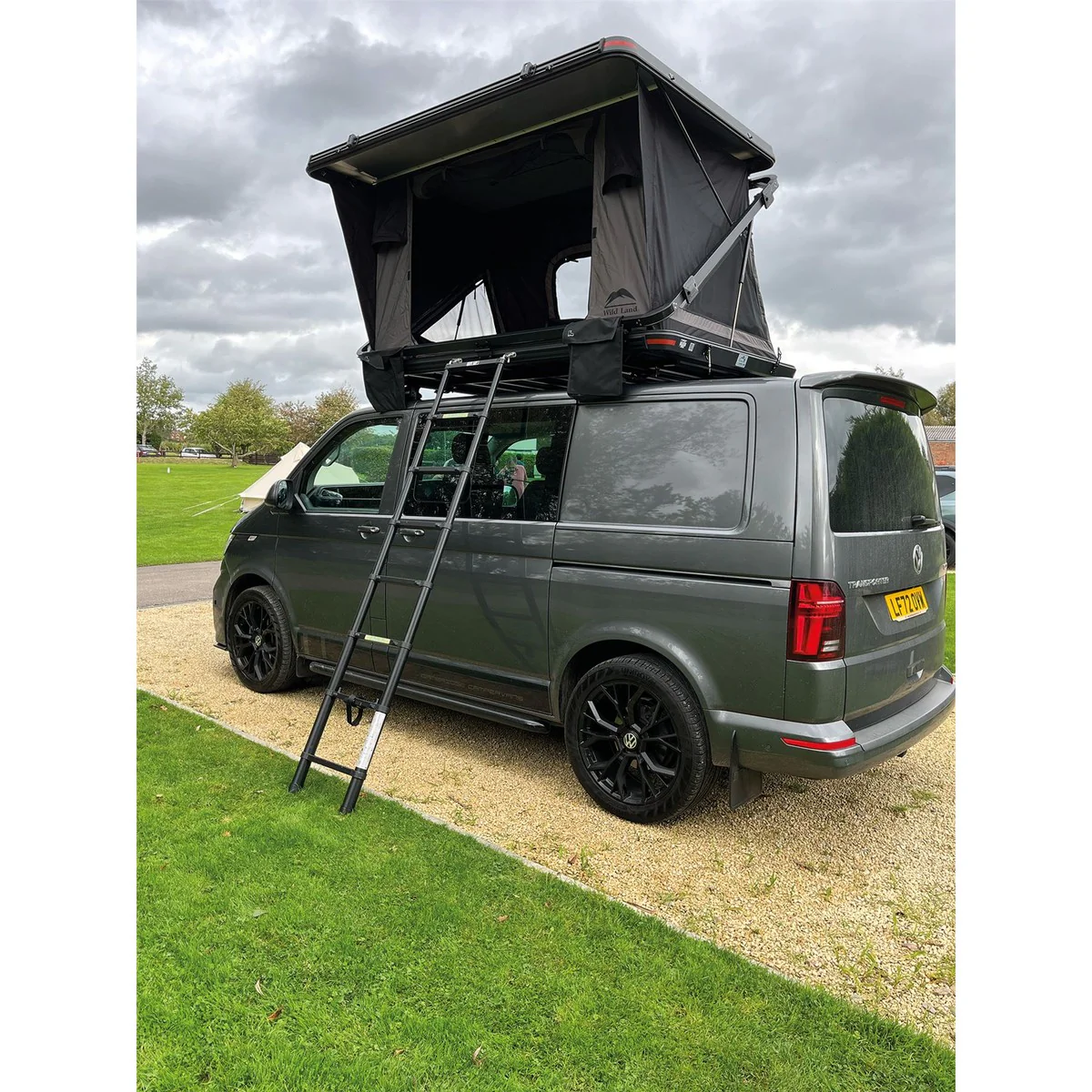 Quest Rock Cruiser 140 Hard Shell  Roof Top Tent