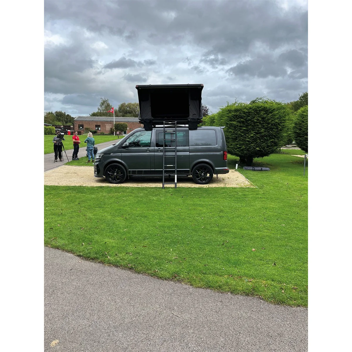 Quest Rock Cruiser 140 Hard Shell  Roof Top Tent - Image 20