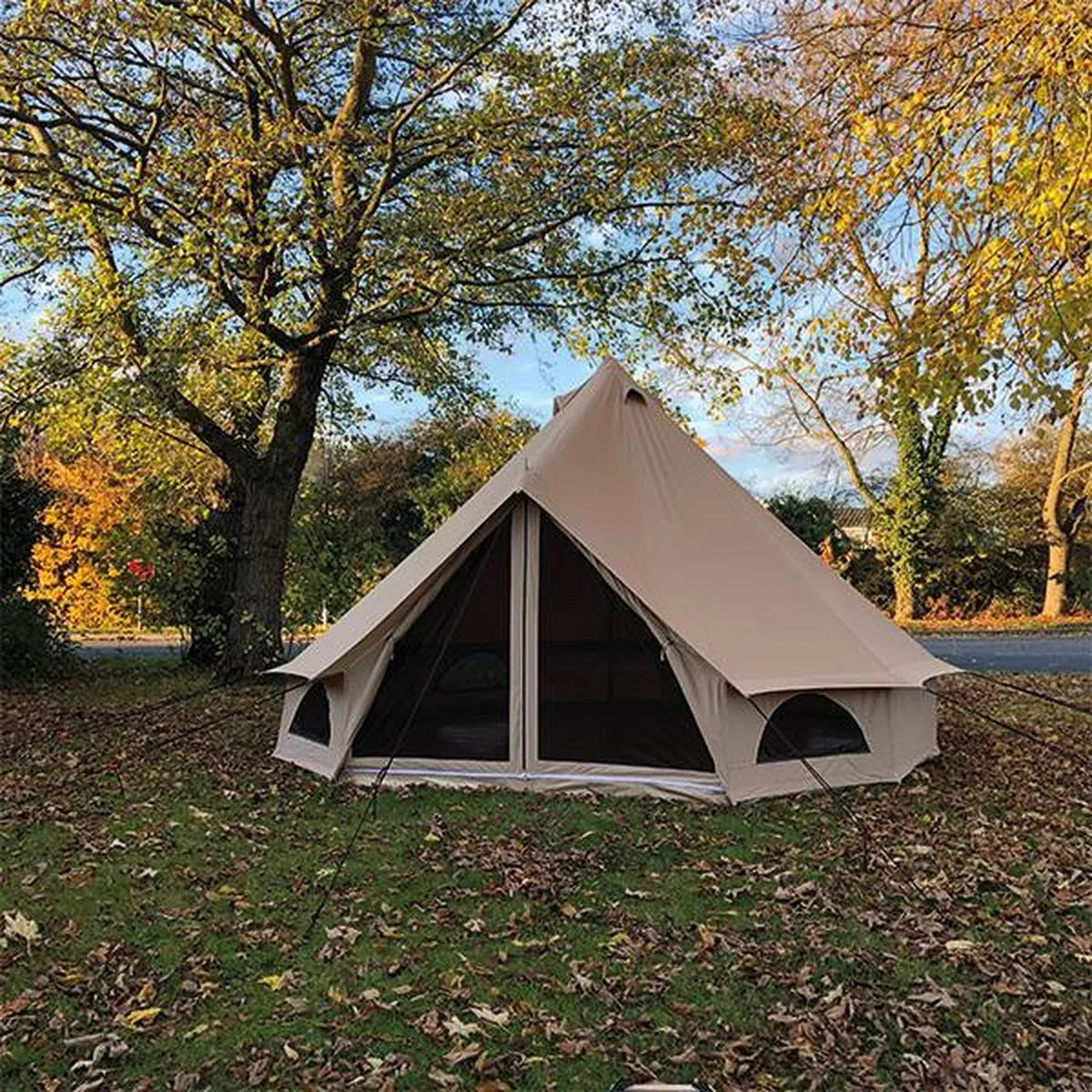 Signature Glamping Classic Bell Tent 7 Berth - Image 3