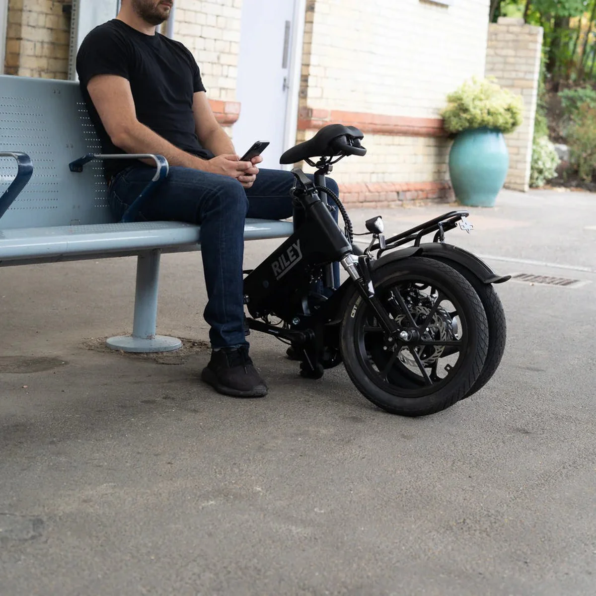 Riley RB1 Foldable E-bike - Black 45-50km Range 250w Motor - Image 7