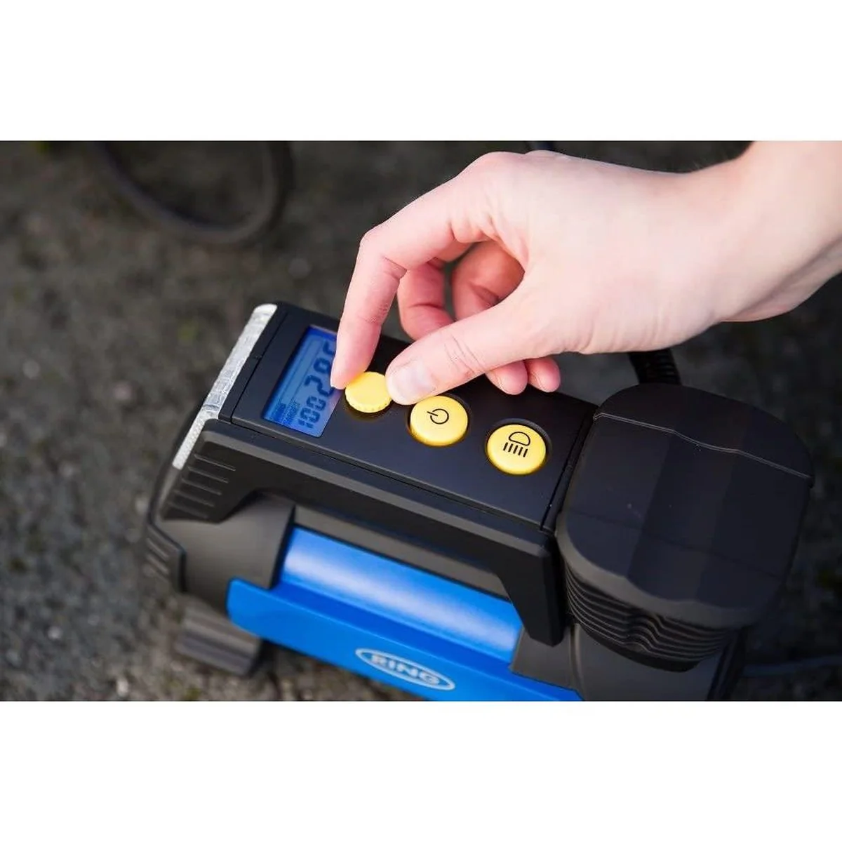 Ring RAC820 12V Fast Flow Digital Tyre Inflator Preset Function Adaptor Set 4x4 Van Car - Image 5