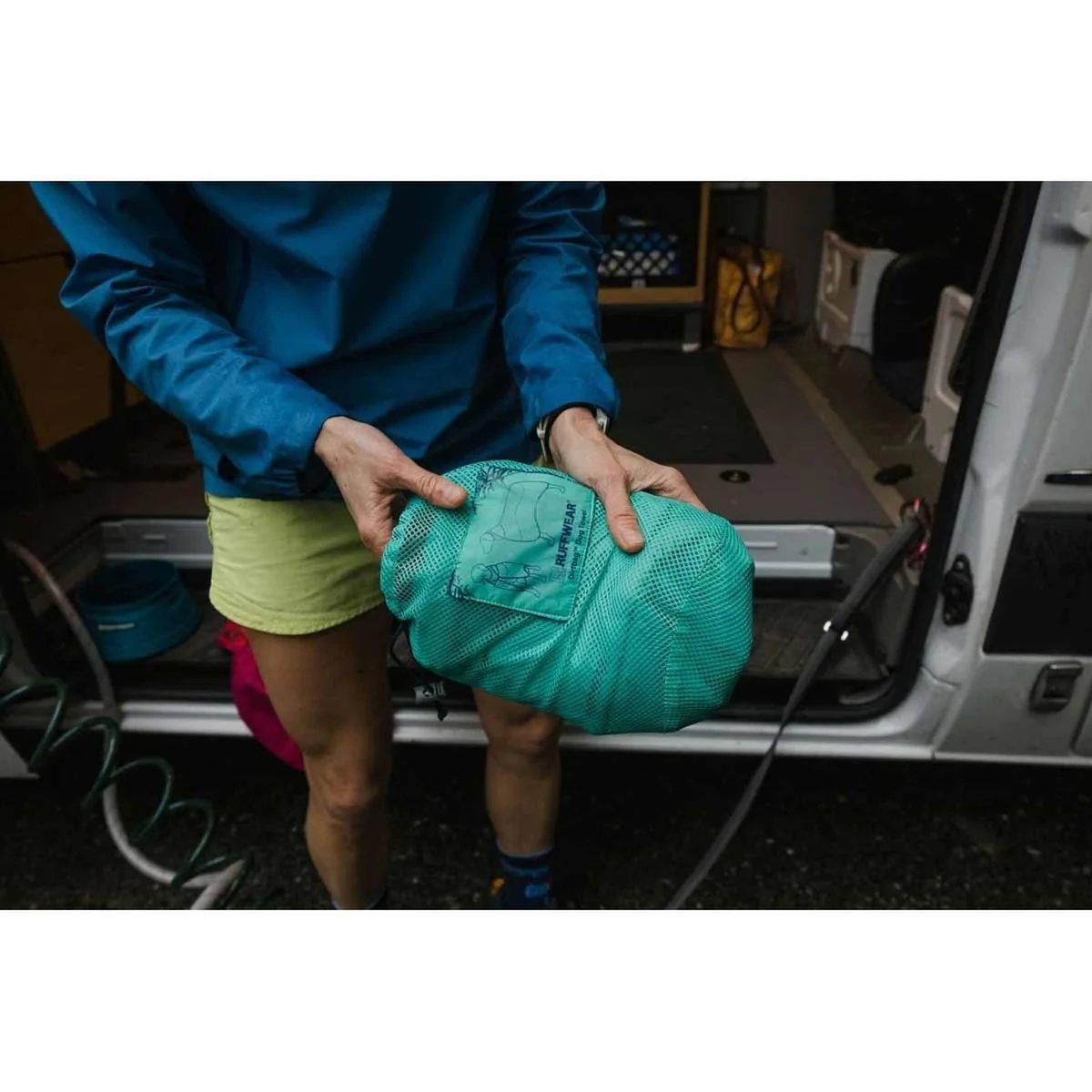Ruffwear Dirtbag Dog Drying Towel Aurora Teal (Medium) - Image 6