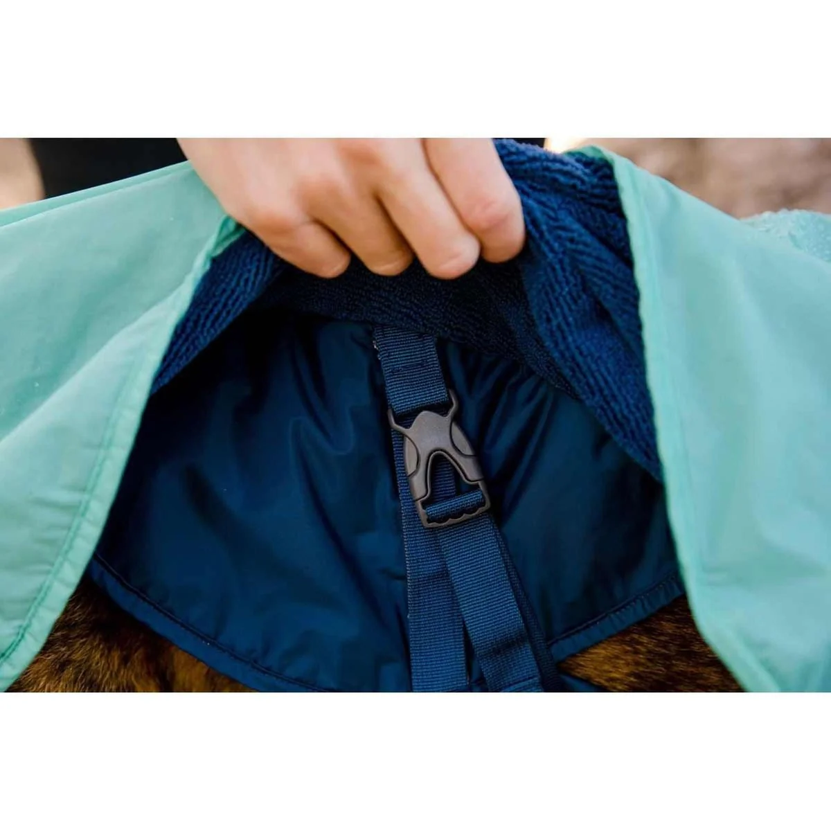 Ruffwear Dirtbag Dog Towel Aurora Teal (Large) - Image 7